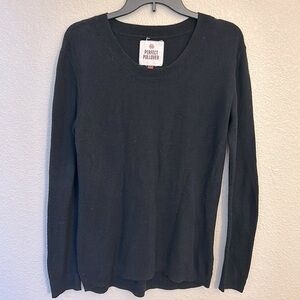 Juniors think black sweater size large.
